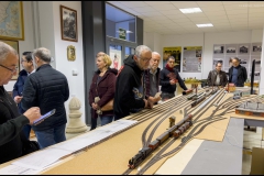 Recepción a viajeros del tren Estrella Alcazaba en el local social de ASAFAL