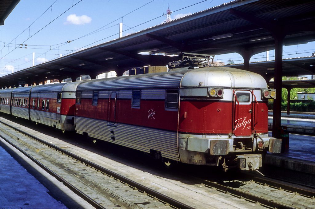 19930600TalgoIIIConManso-EstacionChamartin-FotoFalk2